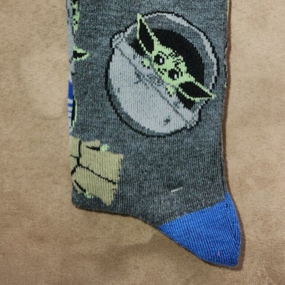 NEW Disney Star Wars Mandalorian 2 Pack The Child Crews Socks Men's Size 6-12 - Picture 4 of 6